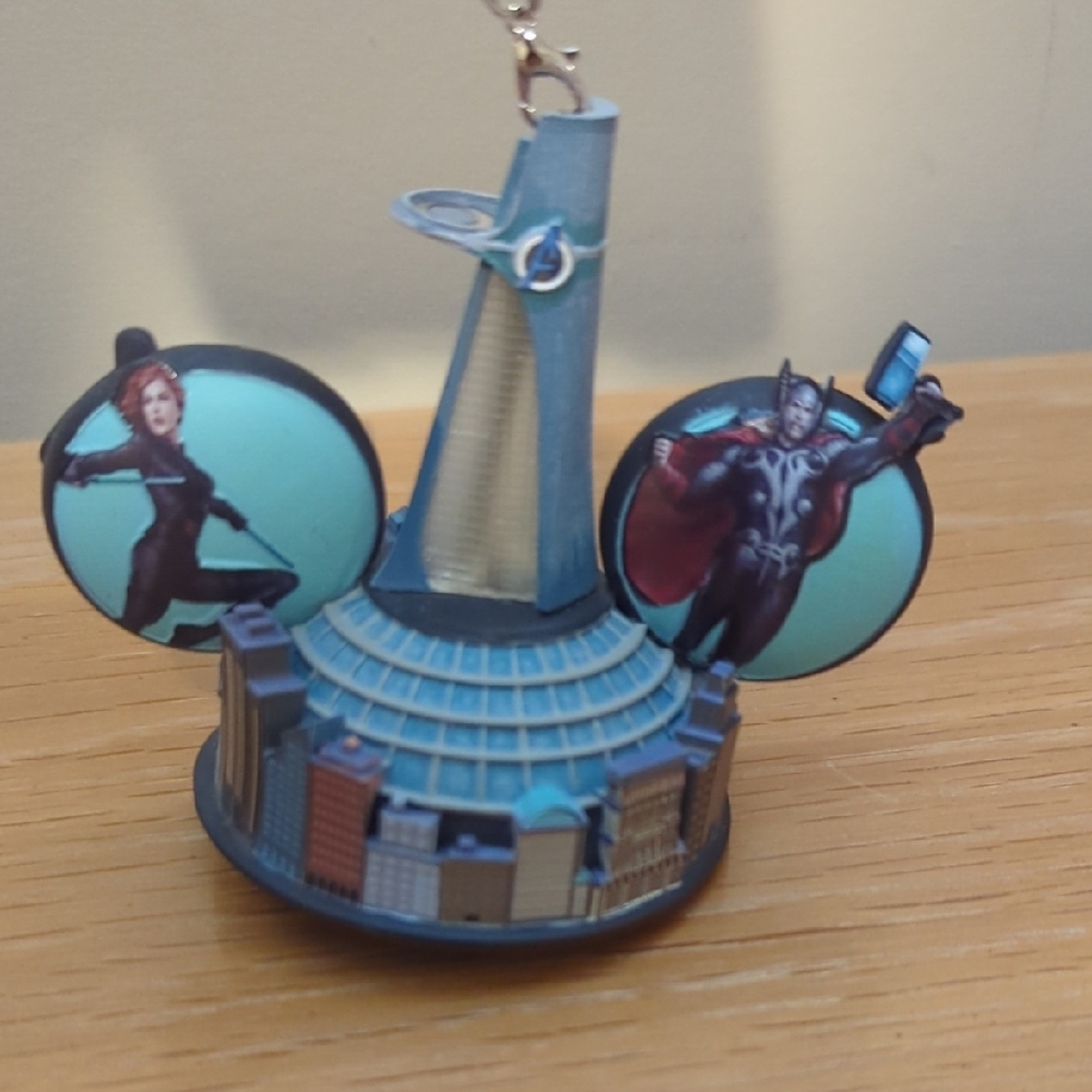 Marvel's Avengers Light-Up Living Magic Ear Hat Sketchbook Ornament Brand new